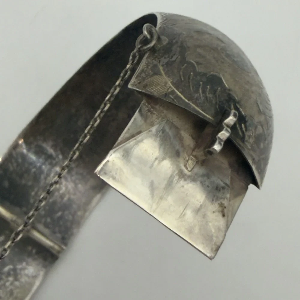 Vtg Sterling Silver 925 Hinged Etched Bangle Bracelet with A Safety Chain Wide